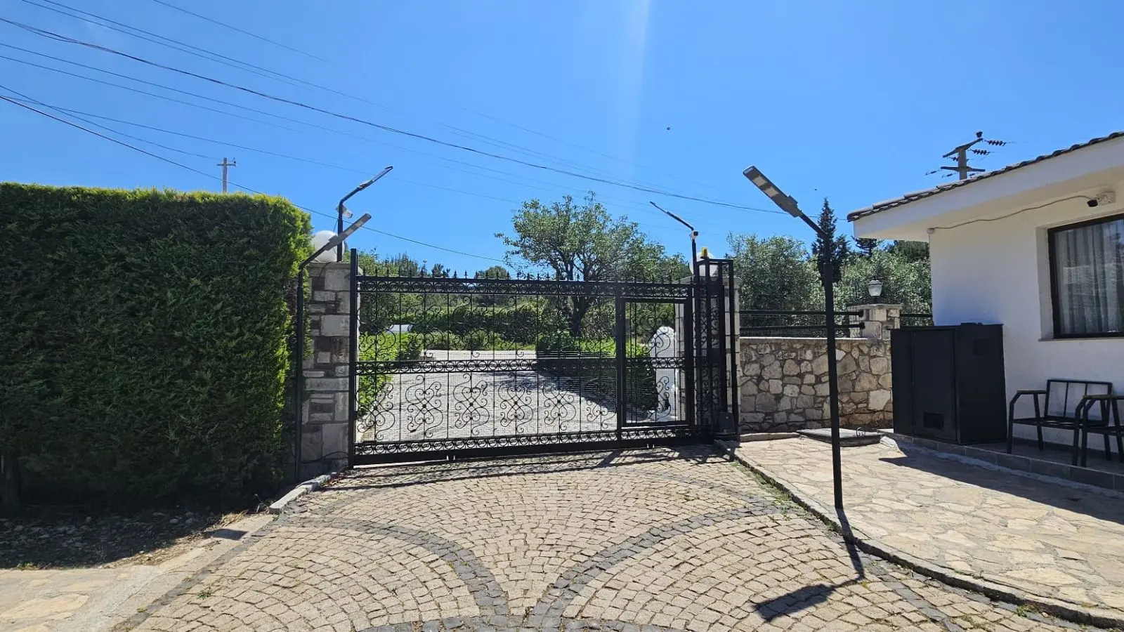 Plot entrance